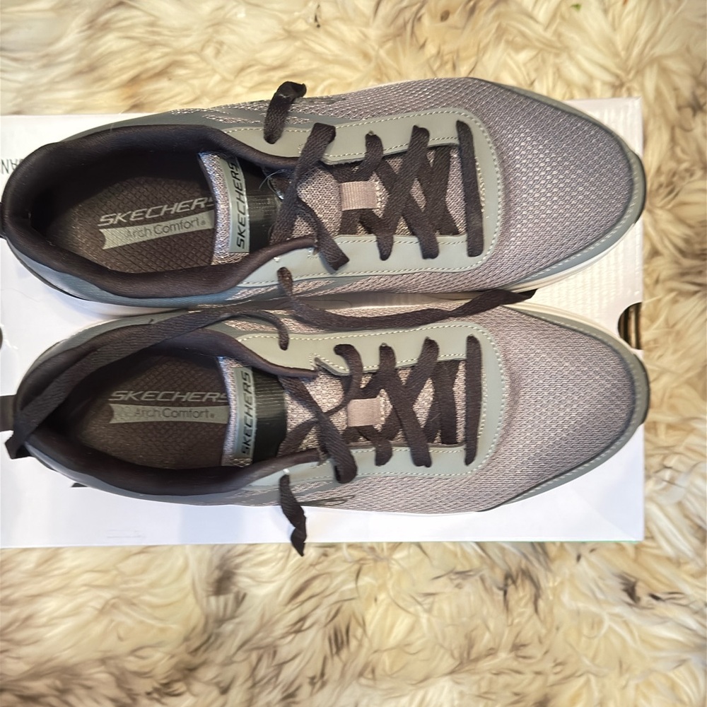 Sketchers Arch Comfort Men’s Size 10.5 Sneakers - Picture 2 of 7